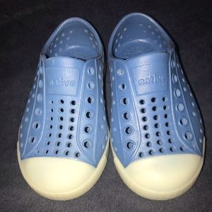 Boys size 6 Native glow in the dark shoes